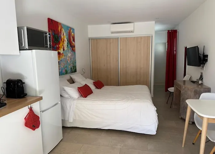 Patios Di Pruno Nino Nyaraló Figari